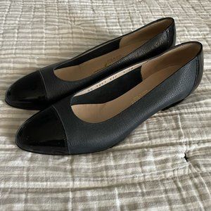 Vintage Ferragamo Black Leather Cap Toe Low Heels Leather Sole Women's 7